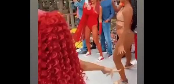  Anitta dançando com o bundao no carnaval